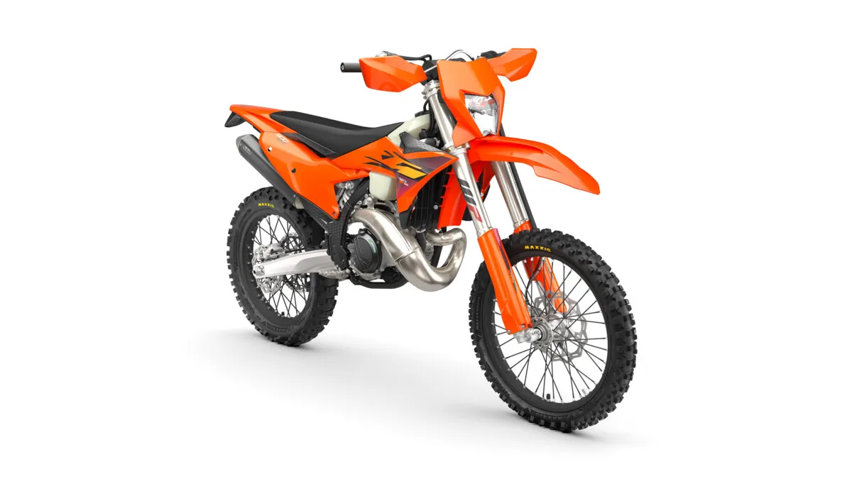 675597_my26-ktm-300-exc-45-right_ktm-exc_studio